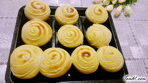 【卡仕达香蕉肉松面包】