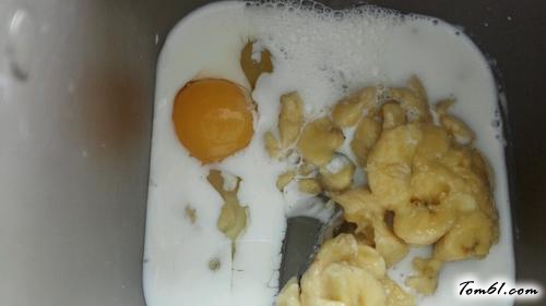 【卡仕达香蕉肉松面包】