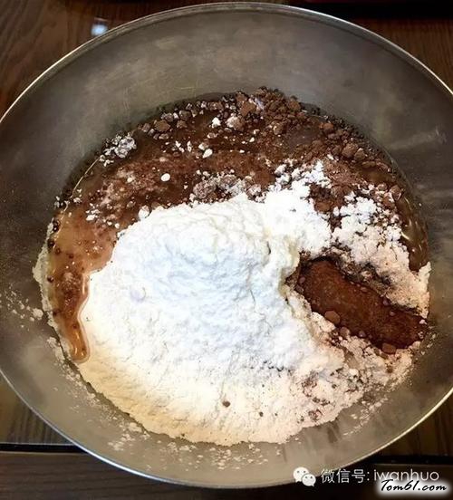 【又大又软还会爆浆的全家欢甜品 巧克力糯米滋】