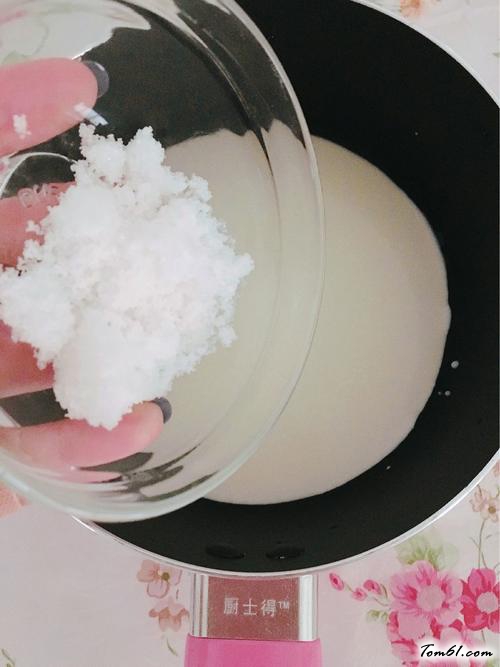 【椰丝牛奶小方糕】