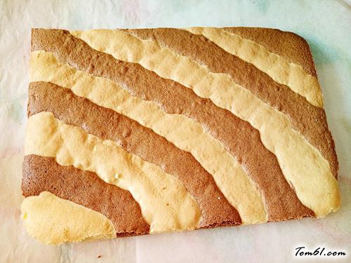 【沙拉肉松双色海绵蛋糕卷】