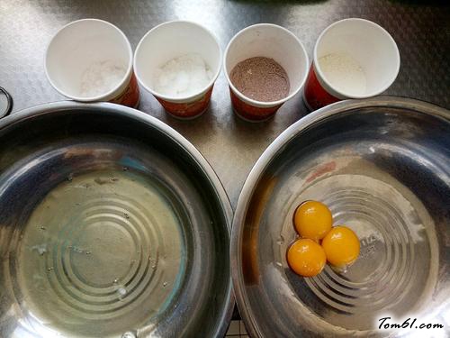 【沙拉肉松双色海绵蛋糕卷】