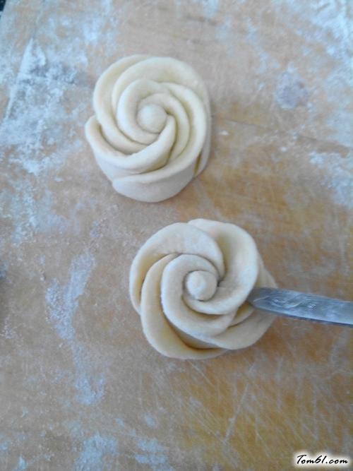 【自制香甜玫瑰花面包】