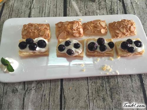 【迷你拿破仑酥（蓝莓）】