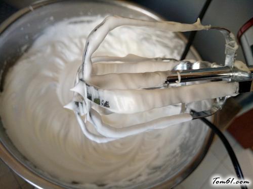 【沙拉肉松双色海绵蛋糕卷】