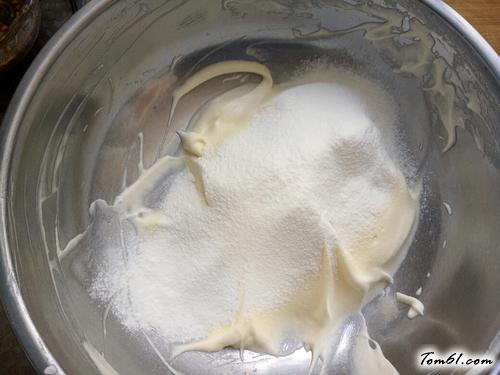 【沙拉肉松双色海绵蛋糕卷】