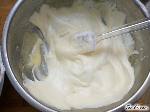 【沙拉肉松双色海绵蛋糕卷】