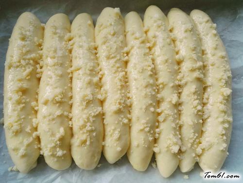 【奶酥粒排包】