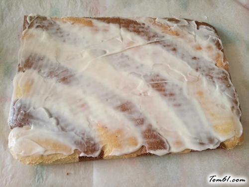 【沙拉肉松双色海绵蛋糕卷】