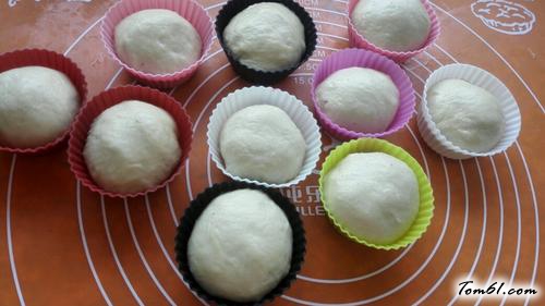 【卡仕达香蕉肉松面包】