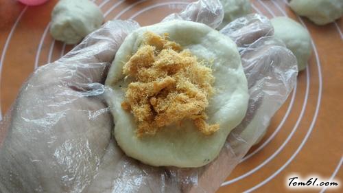 【卡仕达香蕉肉松面包】