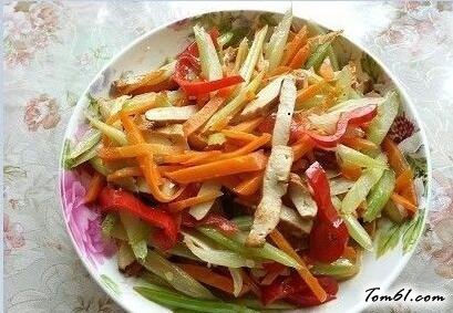 秋季素食大众菜---西芹胡萝卜香干，好吃又