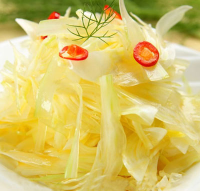 冷拌脆根芹，根芹菜是最新潮的食材