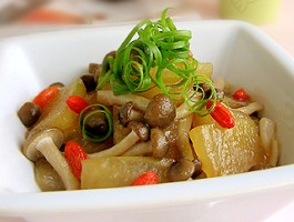 蟹味菇烧冬瓜，素菜也美味
