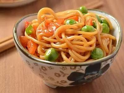 耗油茄汁拌面的做法
