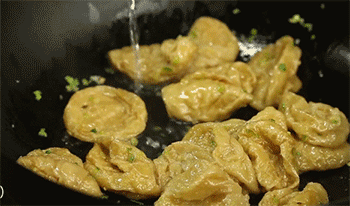 【素面筋扒菜心】加入清水