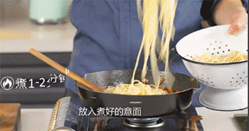 【博洛尼亚肉酱面】放入意面