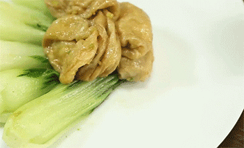 【素面筋扒菜心】装盘