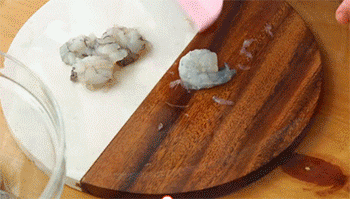 【脆皮黄金炸虾球】剁虾泥
