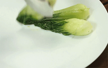 【素面筋扒菜心】菜心装盘