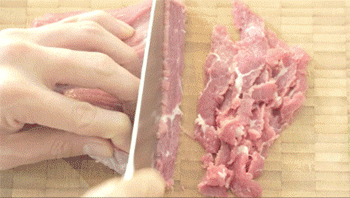 【萝卜三鲜卷】剁肉糜