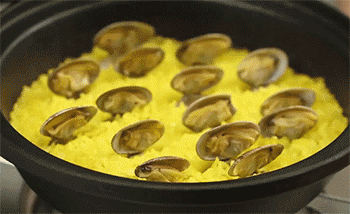 【海鲜烩饭】加入海鲜