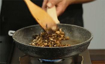 【宜宾燃面】翻炒肉末