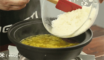 【海鲜烩饭】加入大米