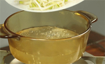 【鸡丝酸辣米线】豆芽焯水