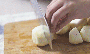 【小米蒸排骨】切芋头