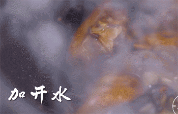 【橙香猪蹄】放入食材