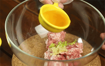 【传统蛋饺】调味