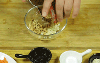 【麻酱素凉面】调味