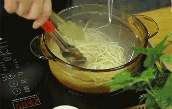 【麻酱素凉面】捞出