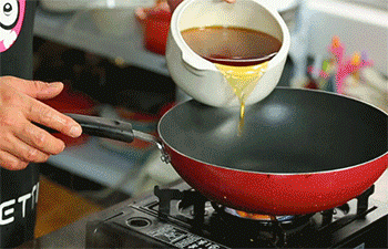 【紫金凤爪】热锅起油