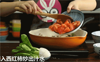 【番茄鸡蛋疙瘩汤】放入番茄