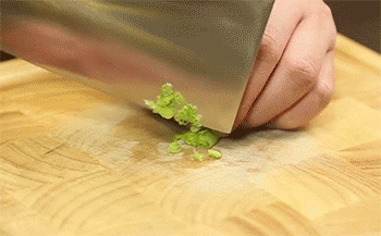 【传统蛋饺】切葱花