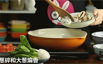 【番茄鸡蛋疙瘩汤】洋葱爆香