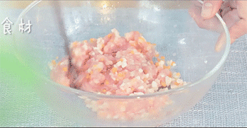 【包菜肉卷】搅拌