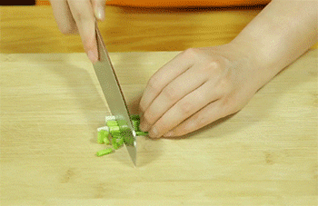 【鲜橙烤鸡腿】切葱花