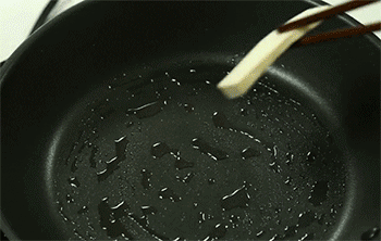 【豆腐焖豆角】加入豆腐块