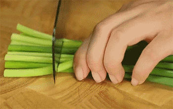 【烤鱼】切蒜苗