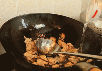 【蘑菇炒肉】加水