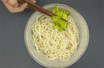 【老北京炸酱面】放配菜