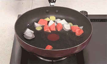 【番茄牛腩】倒入牛腩