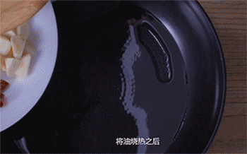 【萝卜炖牛肉】爆香