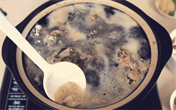 【乌鸡汤】去浮沫