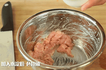 【蘑菇炒肉】加水淀粉