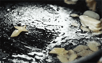 【小黄鱼豆腐汤】放小黄鱼