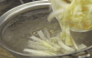 【老北京炸酱面】焯白菜